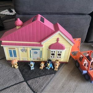 Delightful Pink and Yellow Playhouse with Figures
